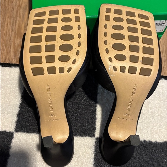 Bottega Veneta Black ‘The Rubber Lido’ Heeled Sandals - Picture 5 of 10